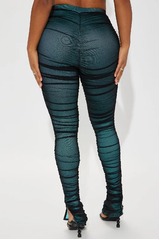 game-changer-ruched-mesh-legging-aqua